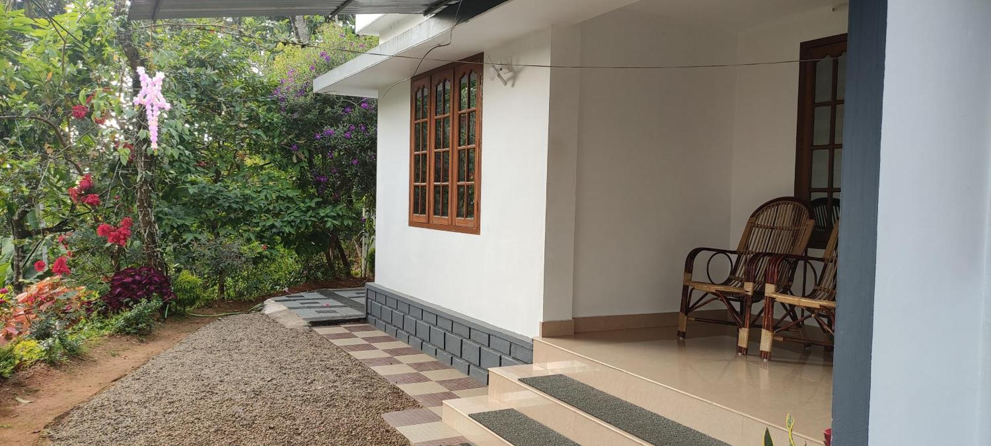 Koonamparayil Home Stay Munnar Anaviratty-Family Only Ngoại thất bức ảnh