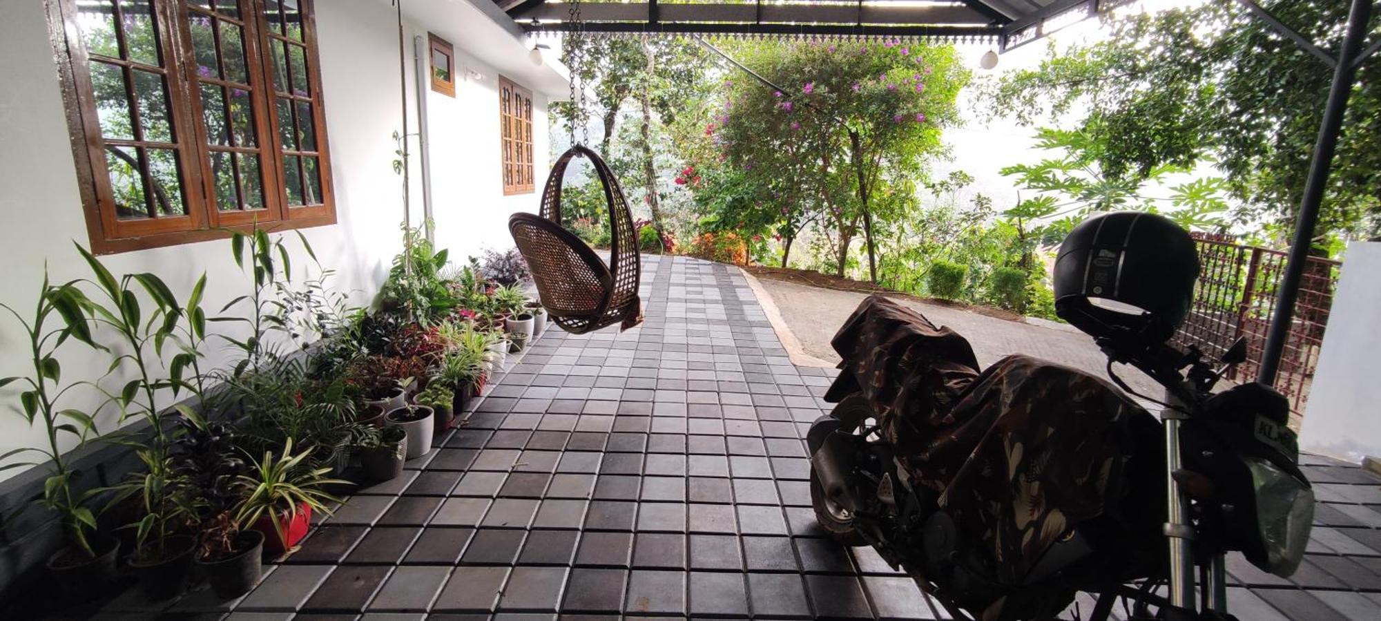 Koonamparayil Home Stay Munnar Anaviratty-Family Only Ngoại thất bức ảnh