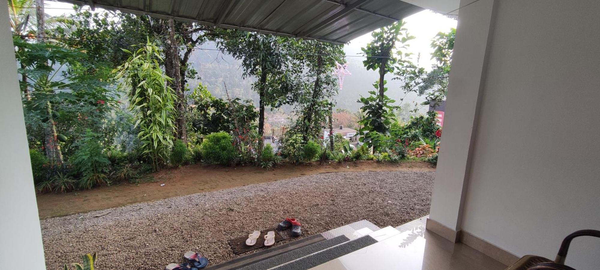 Koonamparayil Home Stay Munnar Anaviratty-Family Only Ngoại thất bức ảnh