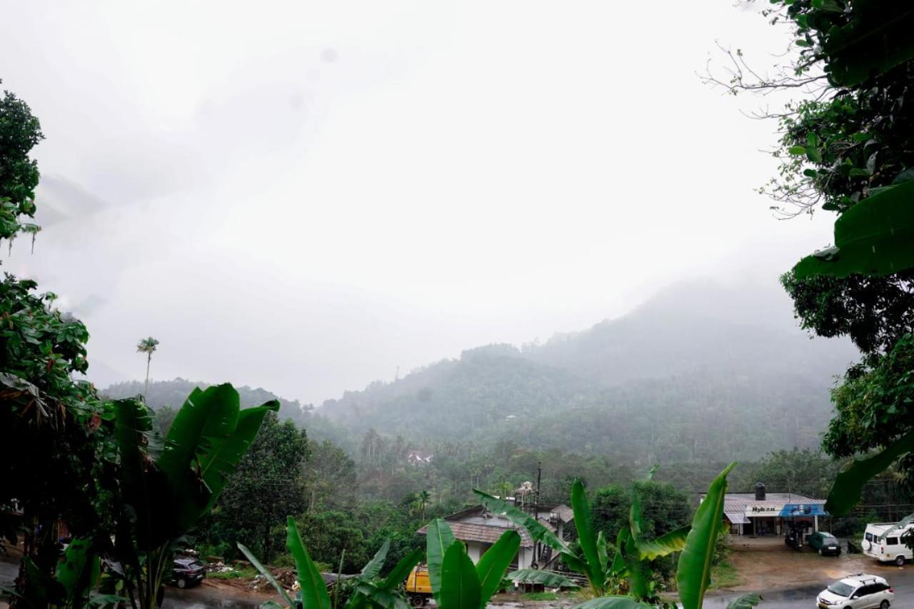 Koonamparayil Home Stay Munnar Anaviratty-Family Only Ngoại thất bức ảnh