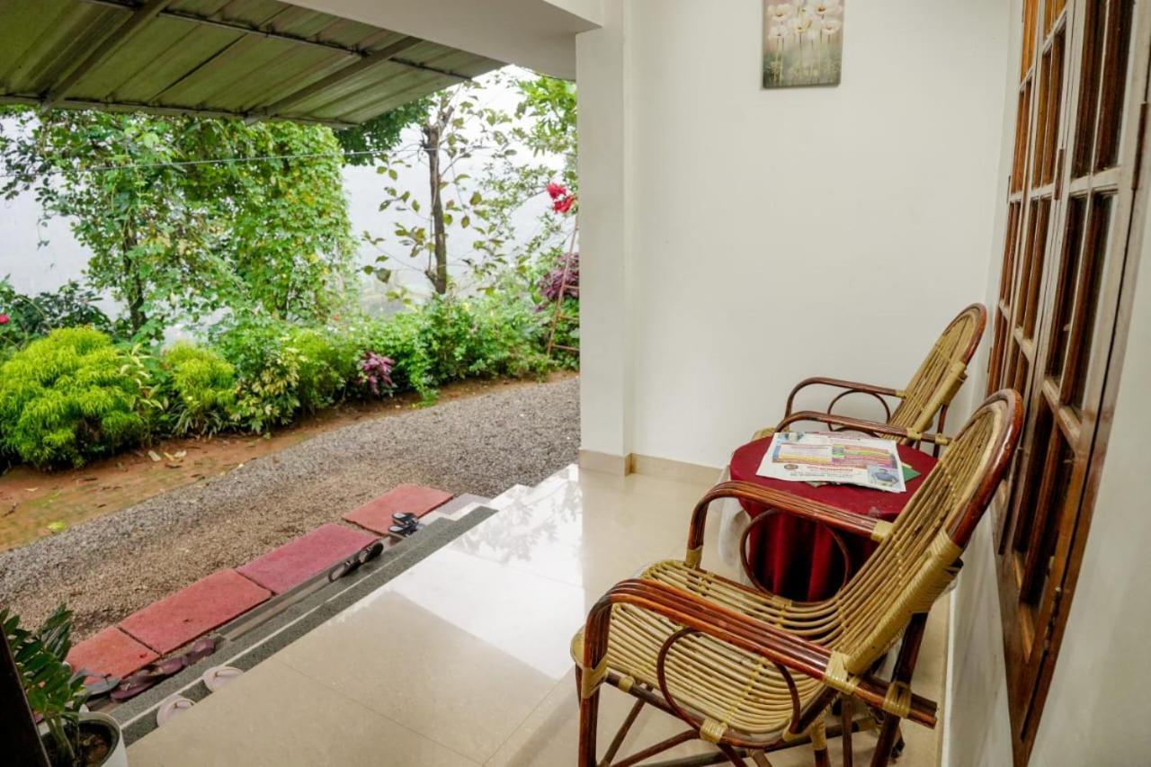 Koonamparayil Home Stay Munnar Anaviratty-Family Only Ngoại thất bức ảnh